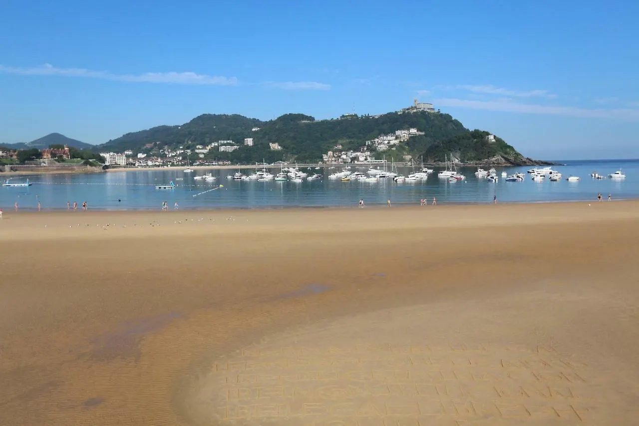 Modern & Spacious Apartment Near La Concha Bay Saint-Sébastien