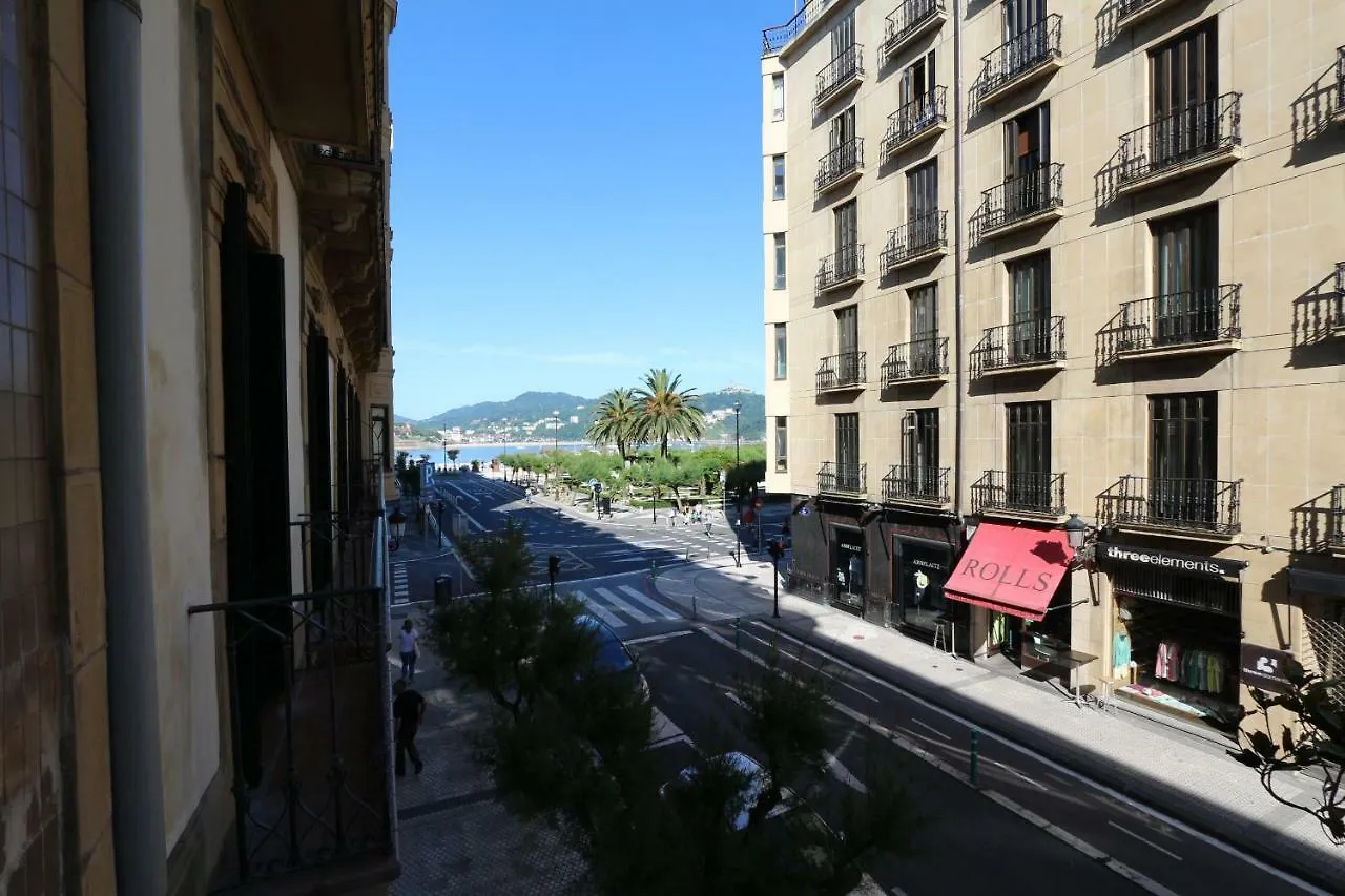Modern & Spacious Apartment Near La Concha Bay Saint-Sébastien